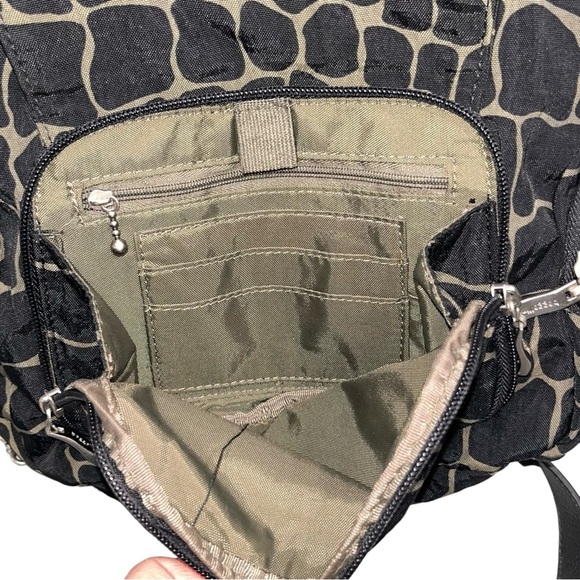 Baggallini Metro Black & Tan Giraffe Print Convertible Backpack Daypack Bag - Picture 9 of 12